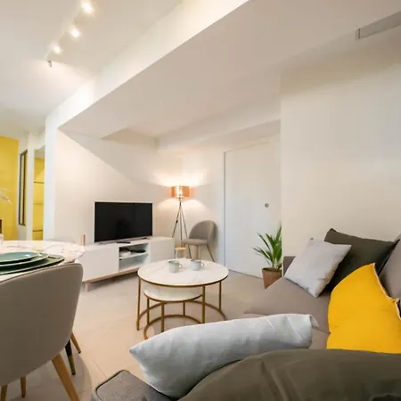 Le Petit Olivier En Coeur De Et Parking Inclus A 10 Mins Apartment