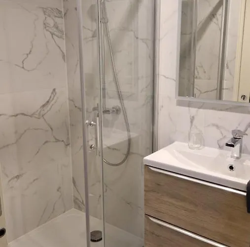 Apartment Le Petit Olivier En Coeur De Et Parking Inclus A 10 Mins Montpellier